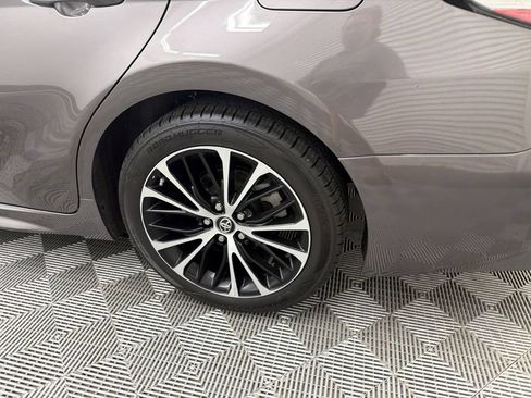 Used 2018 Toyota Camry SE FWD image 19