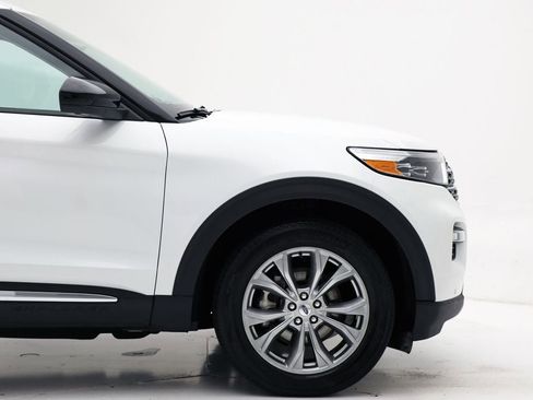 Used 2023 Ford Explorer Limited image 4