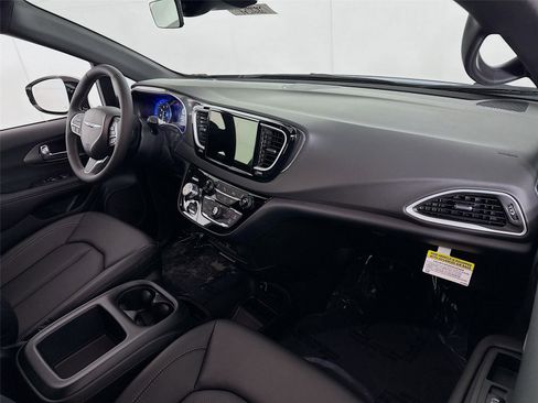 New 2026 Chrysler Voyager LX image 23