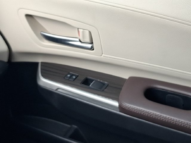 Used 2024 Toyota Sienna Platinum FWD image 31