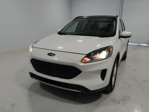 Used 2021 Ford Escape SE image 15