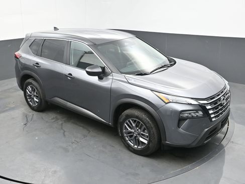 Certified 2025 Nissan Rogue S image 26