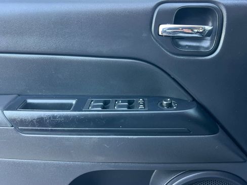 Used 2016 Jeep Patriot Latitude FWD image 15