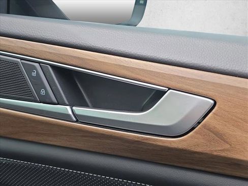 Used 2024 Volkswagen Atlas SE w/ Black Wheel Package image 21