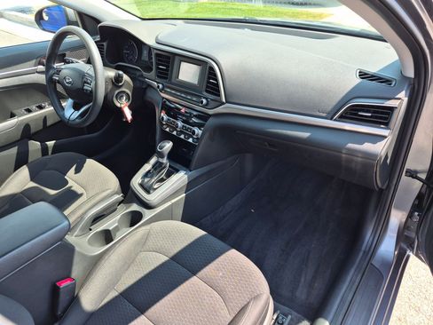 Used 2020 Hyundai Elantra SE w/ Winter Weather Package FWD image 31