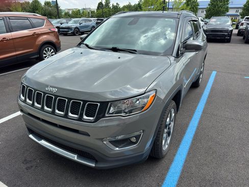 Used 2019 Jeep Compass Limited w/ Safety & Security Group AWD/4WD image 2