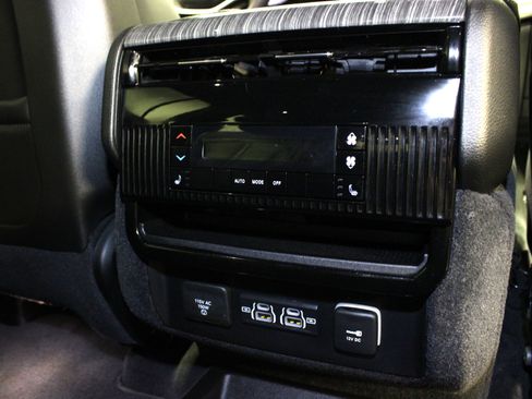 Used 2022 Jeep Wagoneer Series III w/ Convenience Group I AWD/4WD image 18