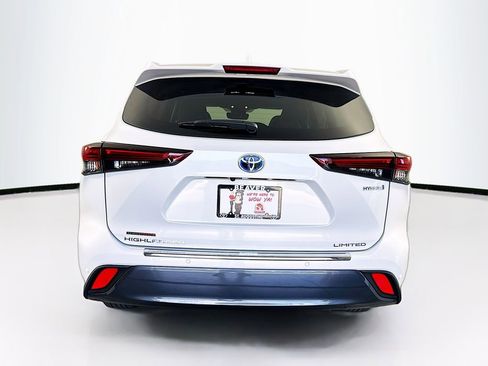 Used 2024 Toyota Highlander Limited image 8