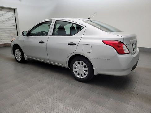 Used 2016 Nissan Versa S FWD image 3
