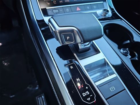 Used 2025 Audi Q8 Premium Plus image 21