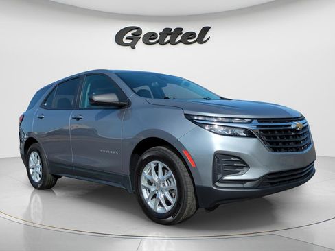 Used 2023 Chevrolet Equinox LS w/ LS Convenience Package FWD image 3