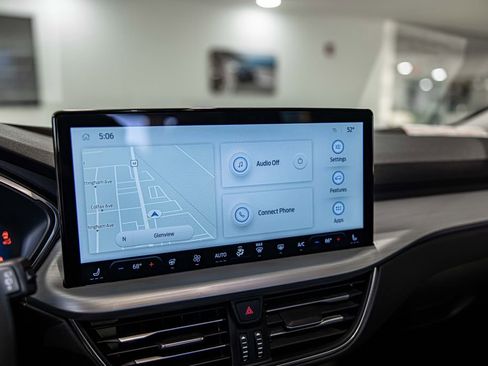 Used 2025 Ford Escape Platinum image 28