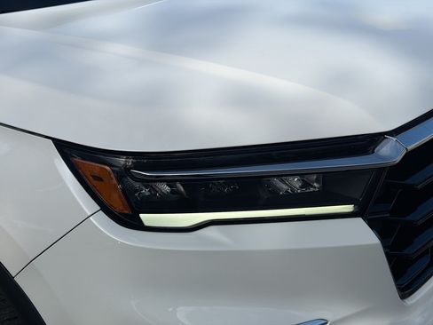 Used 2023 Honda Pilot Touring image 35