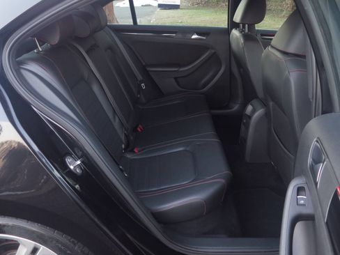 Used 2017 Volkswagen Jetta GLI image 16