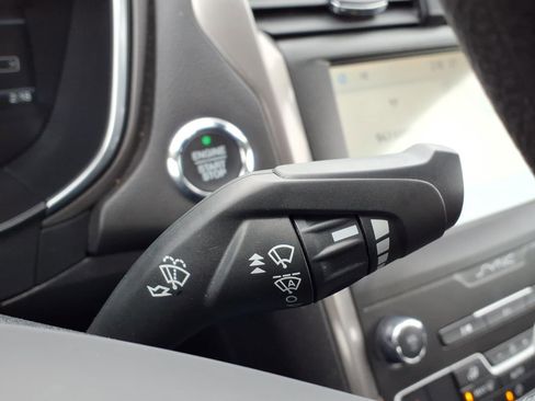 Used 2020 Ford Fusion SE image 16