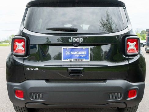 Used 2023 Jeep Renegade Latitude w/ Premium Group AWD/4WD image 7