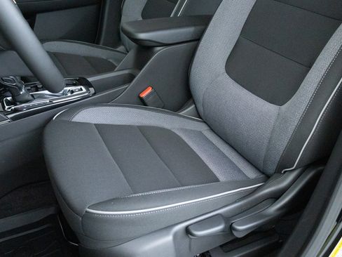 Certified 2026 Chevrolet TrailBlazer LT w/ LT Cold Weather Package FWD image 12