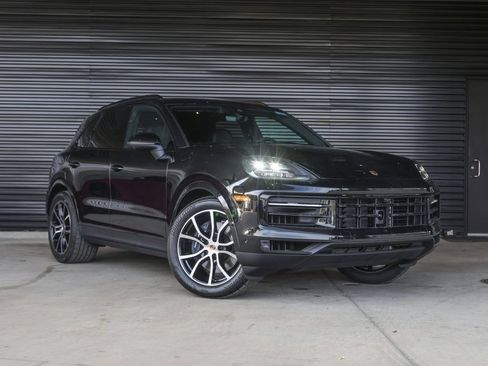 Certified 2026 Porsche Cayenne AWD/4WD image 9