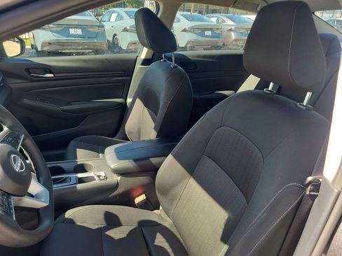 Used 2025 Nissan Altima 2.5 SV FWD image 15