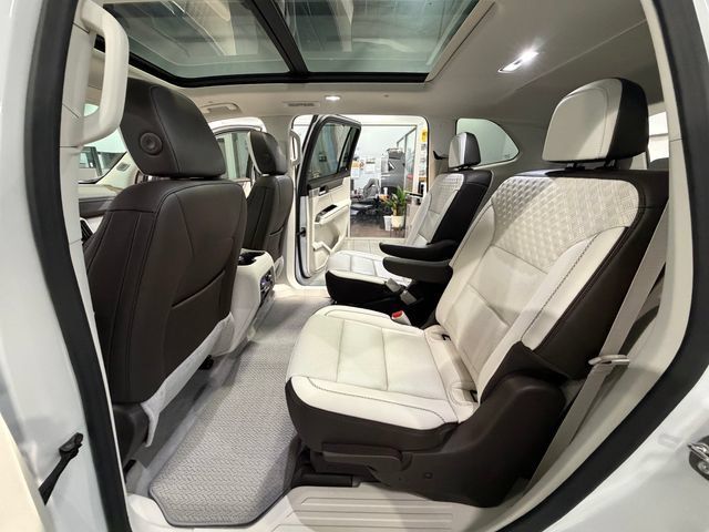 Used 2024 GMC Acadia Denali w/ Super Cruise Package FWD image 12