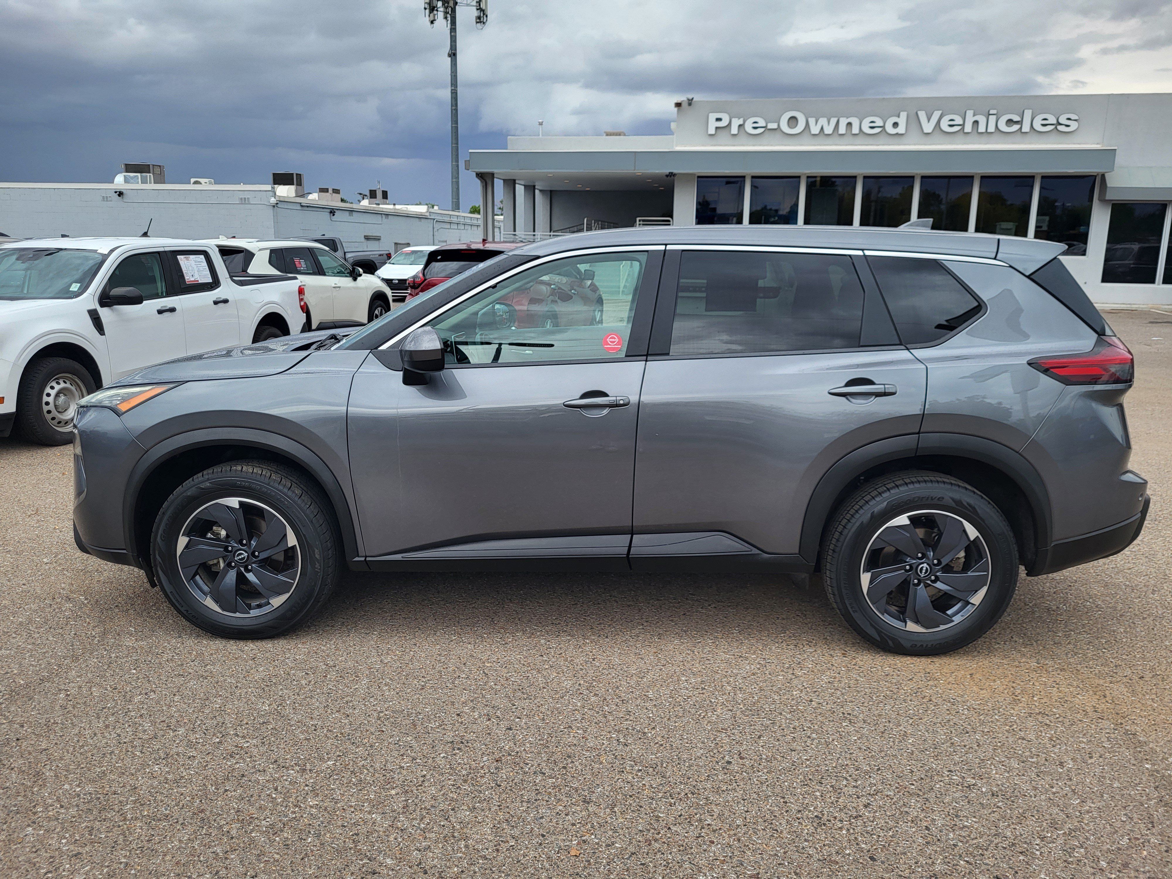 Certified 2024 Nissan Rogue SV FWD image 4