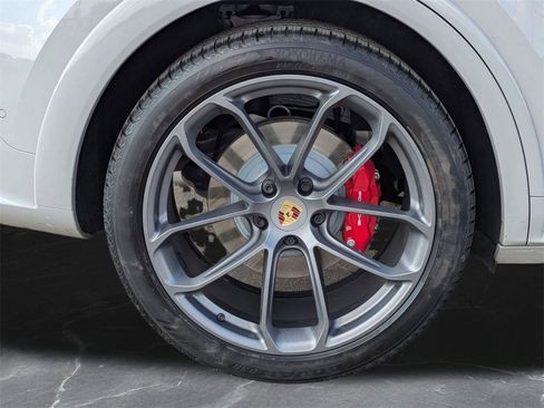 Used 2024 Porsche Cayenne S image 36
