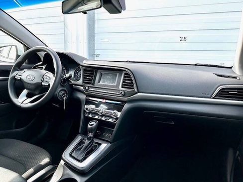 Used 2020 Hyundai Elantra SE w/ Cargo Package (C1) FWD image 14