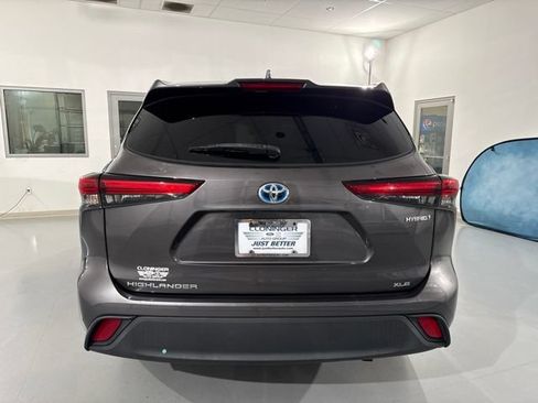 Used 2021 Toyota Highlander XLE FWD image 8