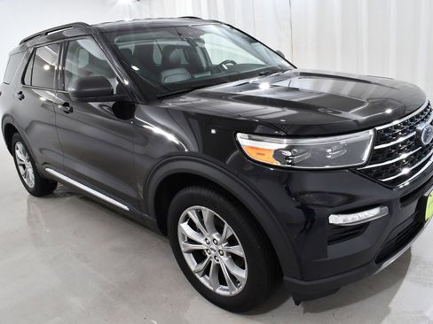 Used 2022 Ford Explorer XLT w/ Equipment Group 202A image 5