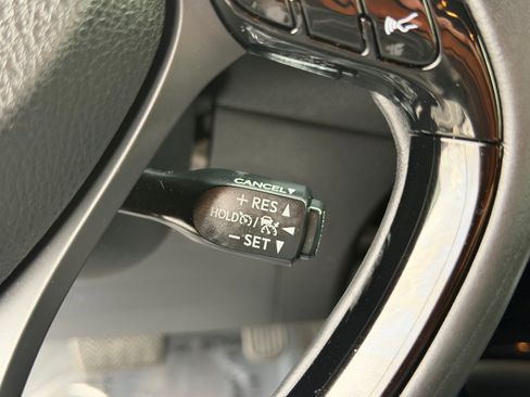 Used 2021 Toyota C-HR XLE image 17