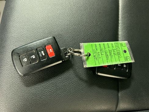 Used 2018 Toyota Corolla L image 12