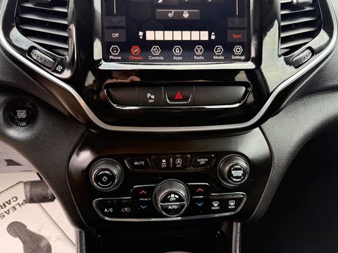 Used 2019 Jeep Cherokee Limited image 19