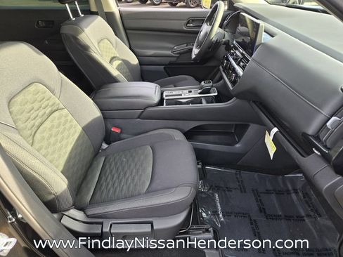 Used 2026 Nissan Pathfinder SV FWD image 17