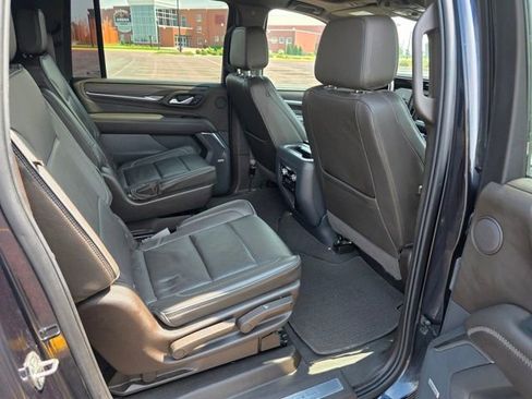Used 2022 GMC Yukon XL Denali w/ Denali Premium Package AWD/4WD image 29