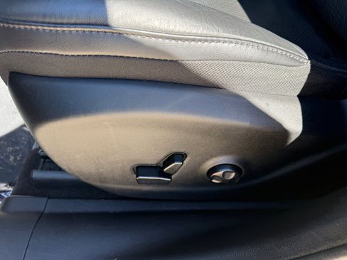 Used 2019 Jeep Cherokee Limited w/ Luxury Group image 10