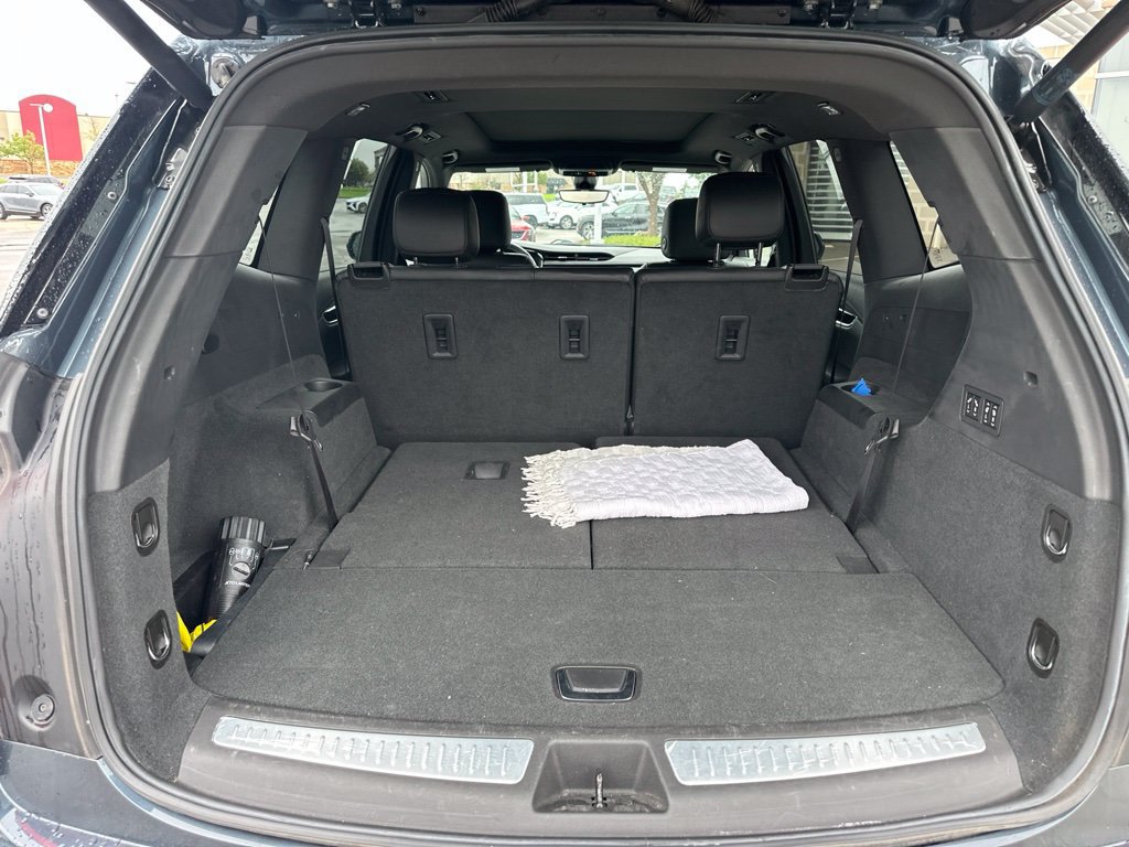 Used 2020 Cadillac XT6 Premium Luxury FWD image 16