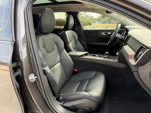 Certified 2025 Volvo V60 B5 Cross Country Plus image 10