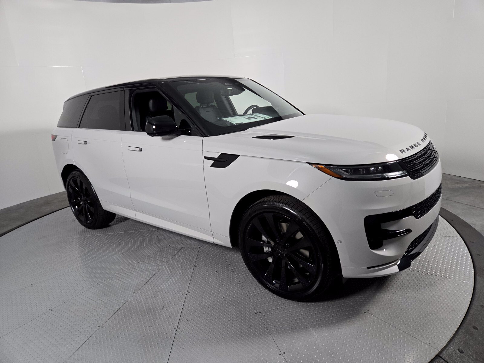 New 2027 Land Rover Range Rover Sport Dynamic SE AWD/4WD image 16