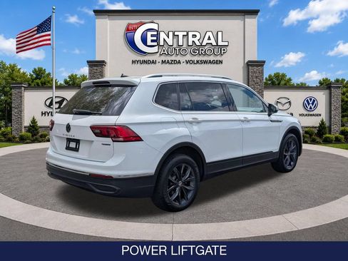 Used 2022 Volkswagen Tiguan SE w/ Panoramic Sunroof Package AWD/4WD image 8