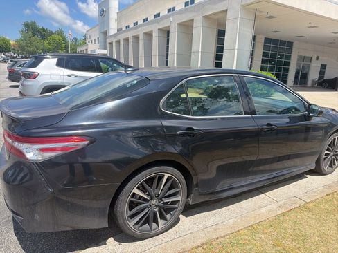 Used 2019 Toyota Camry XSE FWD image 3