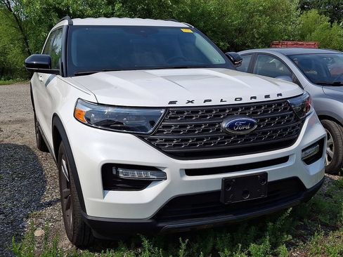 Used 2024 Ford Explorer XLT w/ Equipment Group 202A AWD/4WD image 3