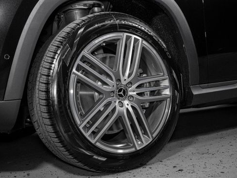 New 2026 Mercedes-Benz GLS 450 4MATIC image 30