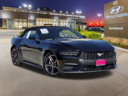 Used 2025 Ford Mustang Premium image 3