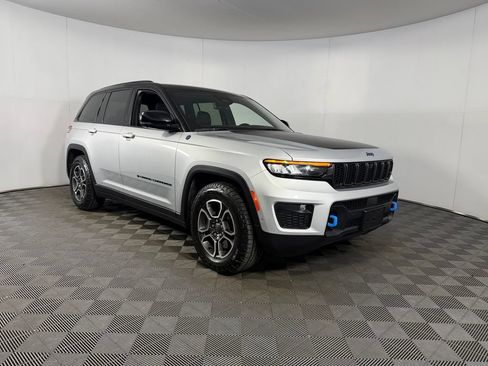 Used 2023 Jeep Grand Cherokee Trailhawk w/ Advanced Protech Group II AWD/4WD image 5