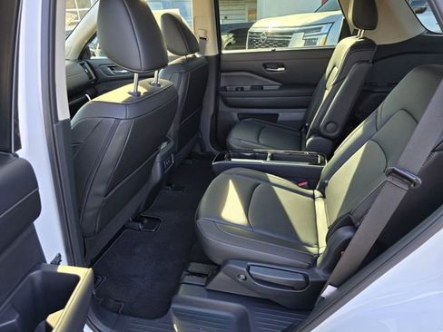 New 2026 Nissan Pathfinder SL image 13