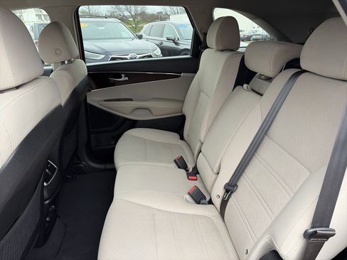 Used 2018 Kia Sorento FWD image 17