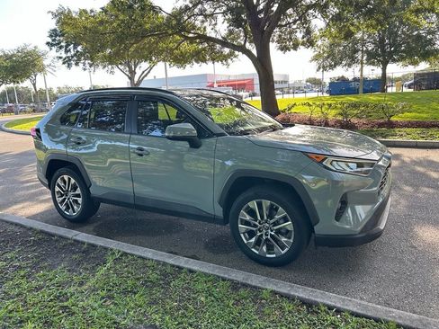 Used 2019 Toyota RAV4 XLE Premium FWD image 8