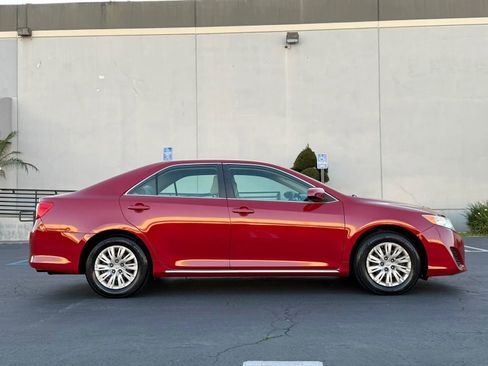 Used 2012 Toyota Camry LE image 3