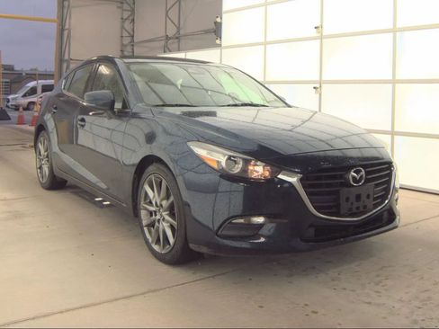 Used 2018 MAZDA MAZDA3 Touring FWD image 4
