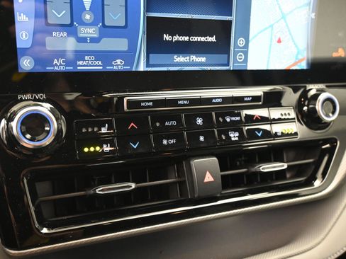 Used 2022 Toyota Highlander Platinum FWD image 30